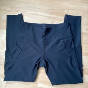 NWOT Layers Capri Leggings W/Pockets